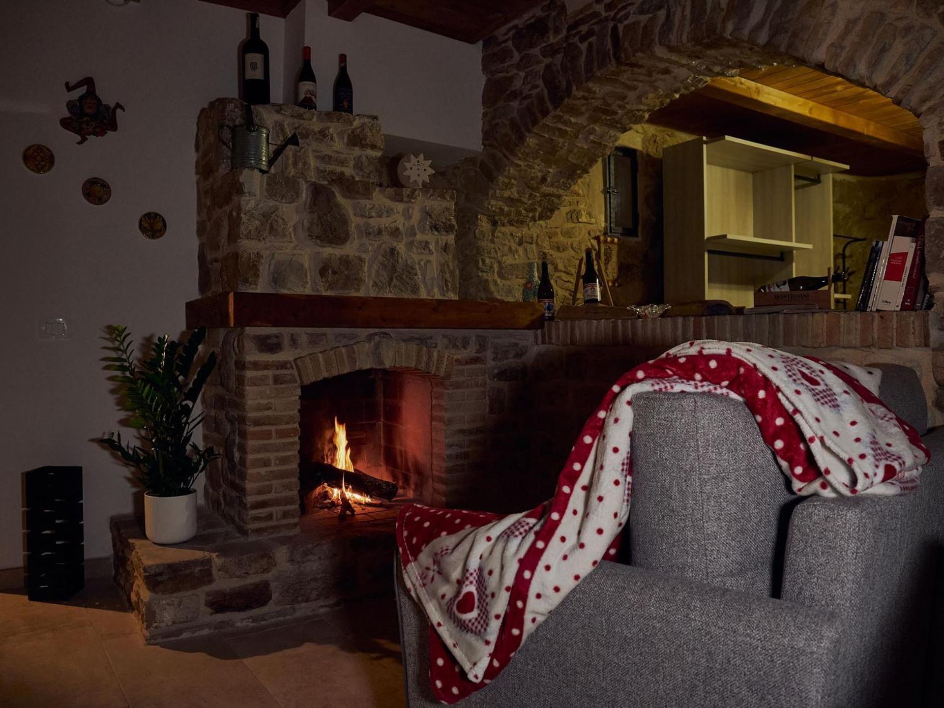 Il Cortiletto Del Borgo Bed & Breakfast Pietra Montecorvino Ngoại thất bức ảnh