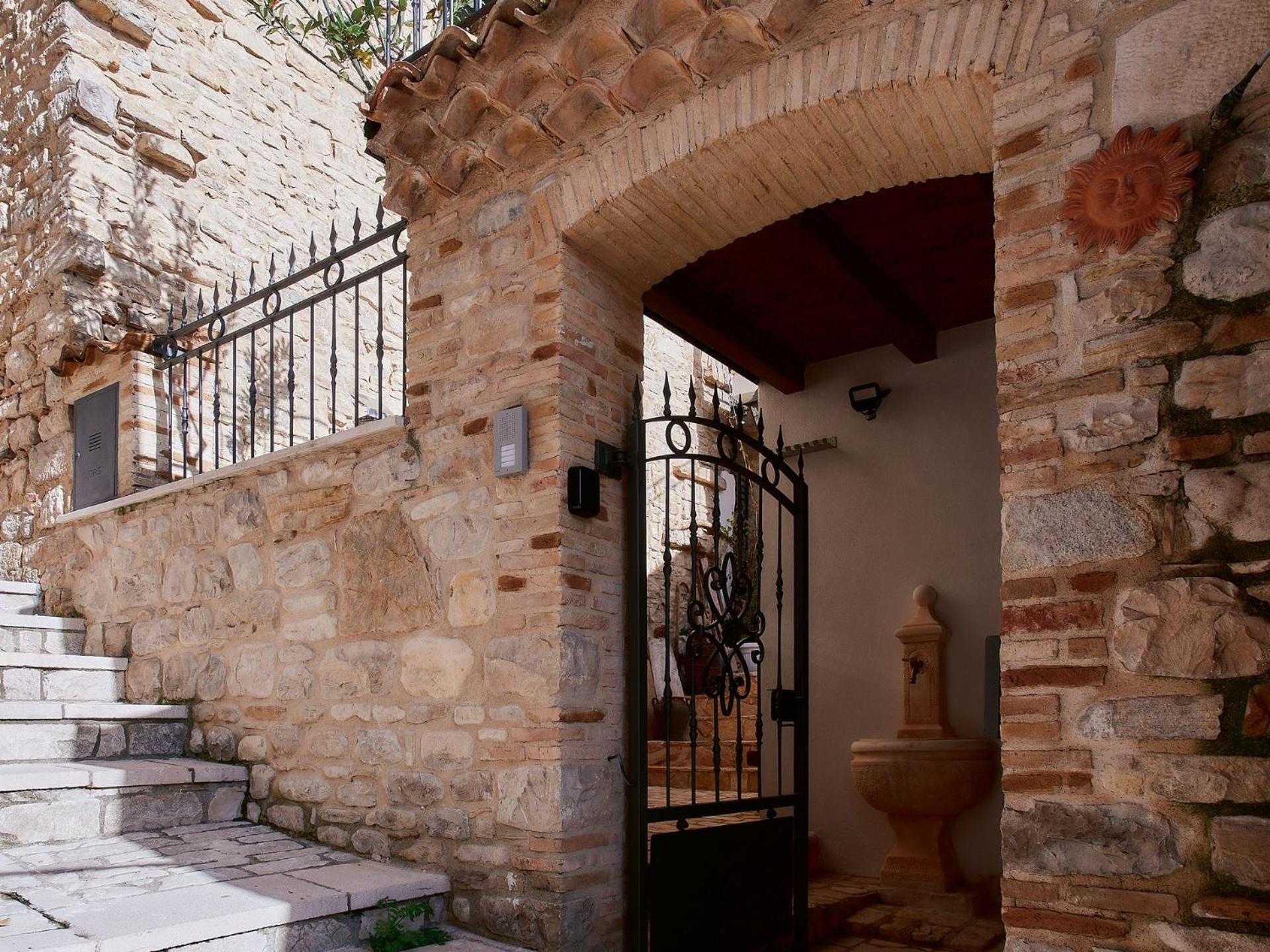 Il Cortiletto Del Borgo Bed & Breakfast Pietra Montecorvino Ngoại thất bức ảnh
